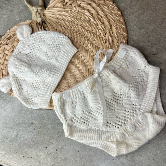 0-6 months Laura Ashley knit bottoms and hat set hat with bear ears - Picture 3 of 12